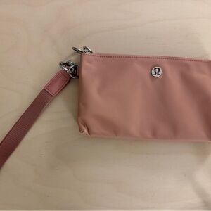 👛 Lululemon Athletica Blush Clutch Wristlet